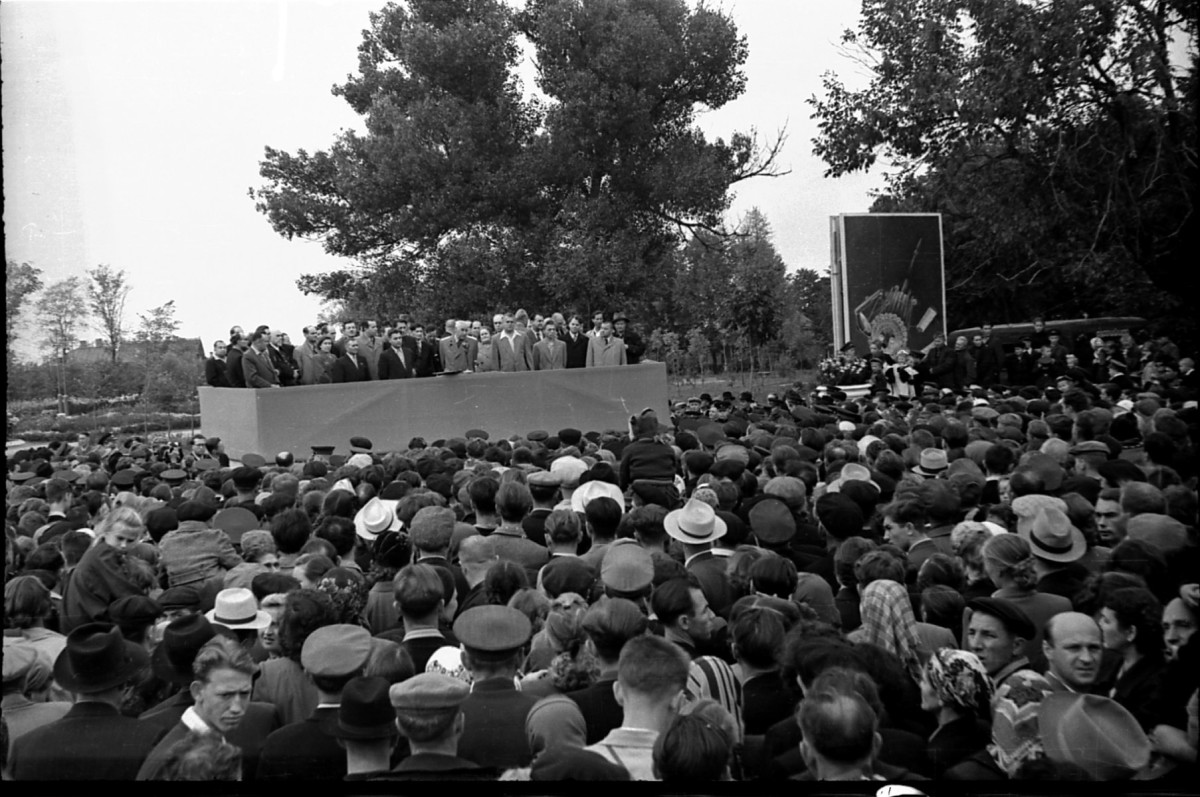 С.П. Королев на митинге, посвященном 100-летию К.Э. Циолковского, Калуга, сквер Мира, 1957 г.